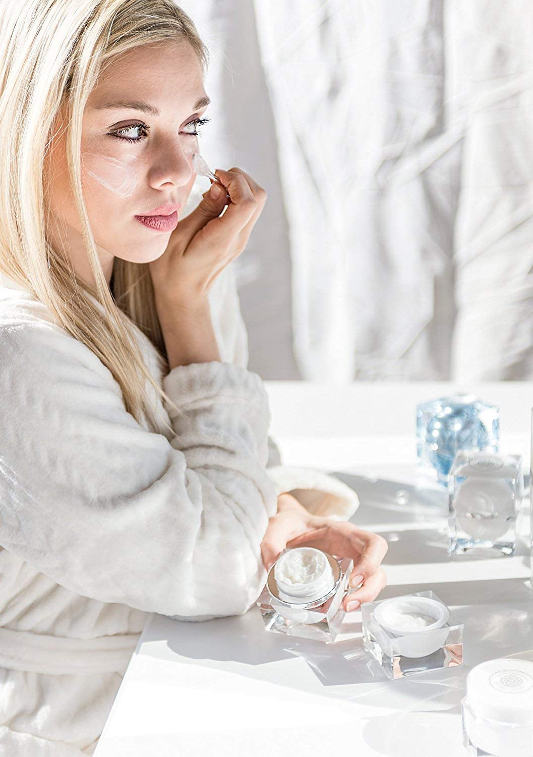 HYDRA-AM Anti-Wrinkle Daily Moisturizer Cream. White Diamond Daily Moisturizer for Maximum Hydration and Flawless Look!