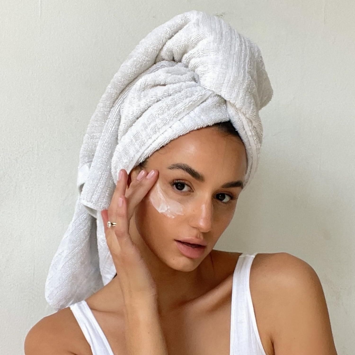 Jet Lag Mask Mini - Hydrating Face Mask + Moisturizer - Made with Hyaluronic Acid, Niacinamide, Glycerin + Antioxidants - Helps Nourish Skin for a Renewed + Radiant Complexion (1 Oz)