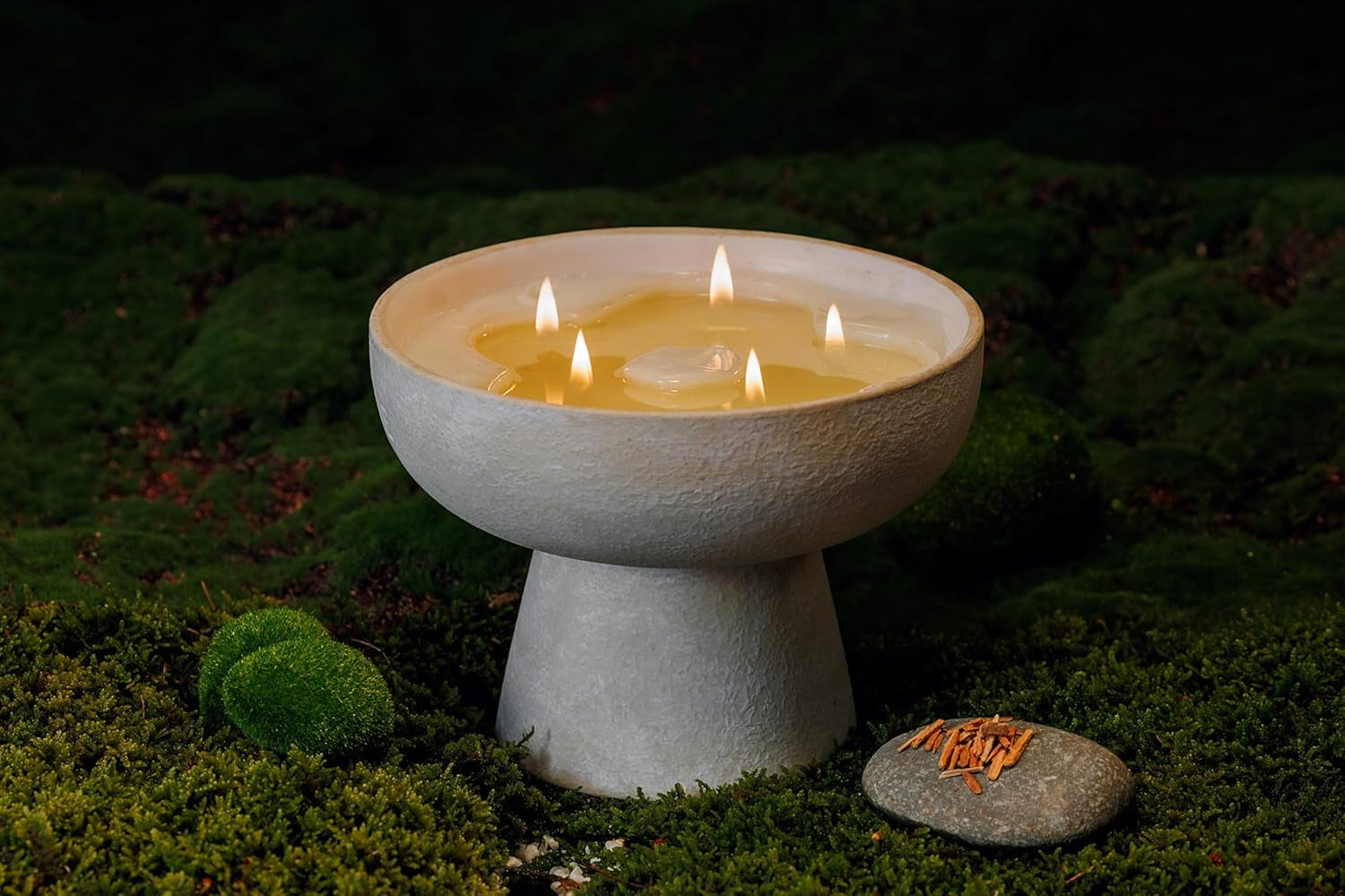 5 Wick Blueme Romance Refillable Candle with Oakmoss and Sandalwood in Handcrafted Ceramic Vessel