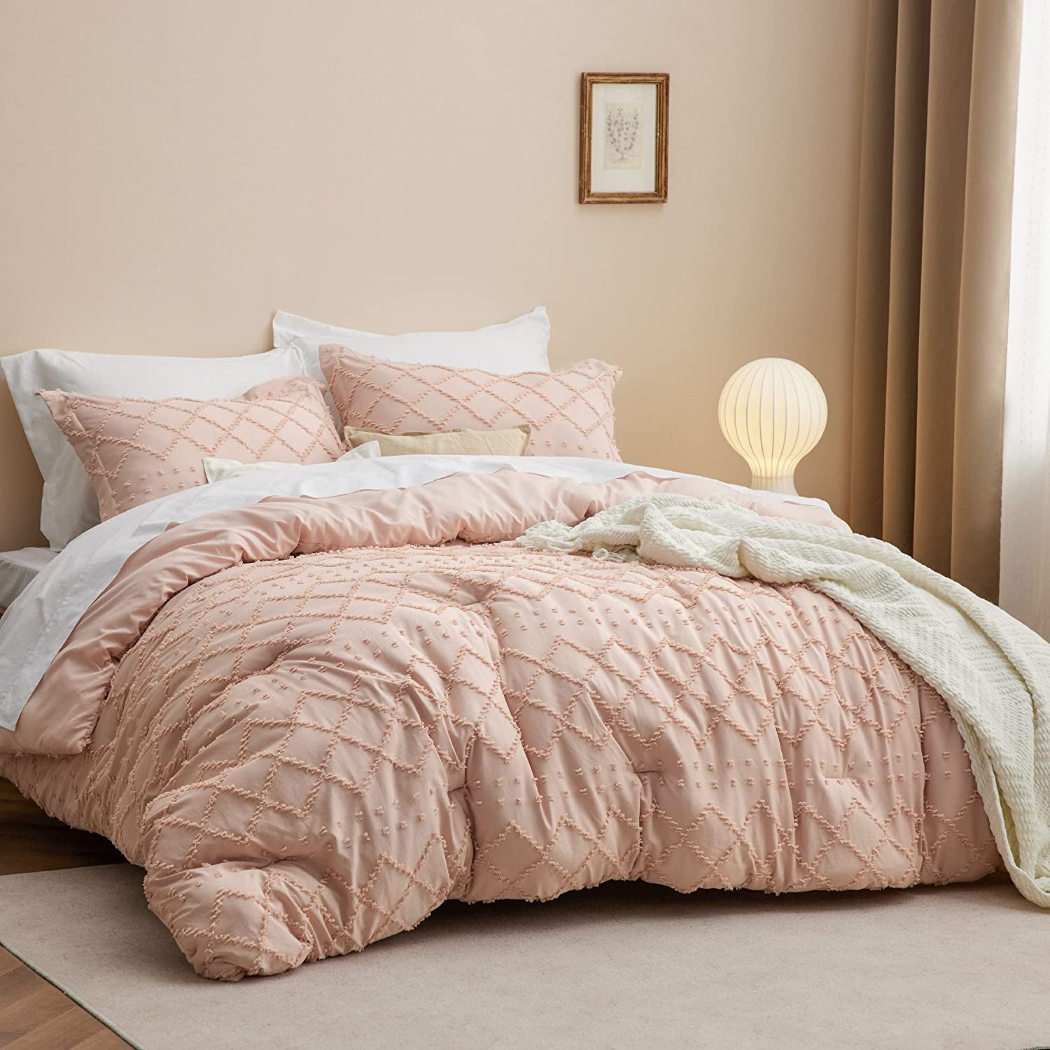 Bedsure Boho Comforter Set Queen - Coral Pink Tufted Shabby Chic Bedding Comforter Set for All Seasons, 3 Pieces Western Comforter Set, Farmhouse Modern Bed Set, Spring Bedding for Women Men Girls