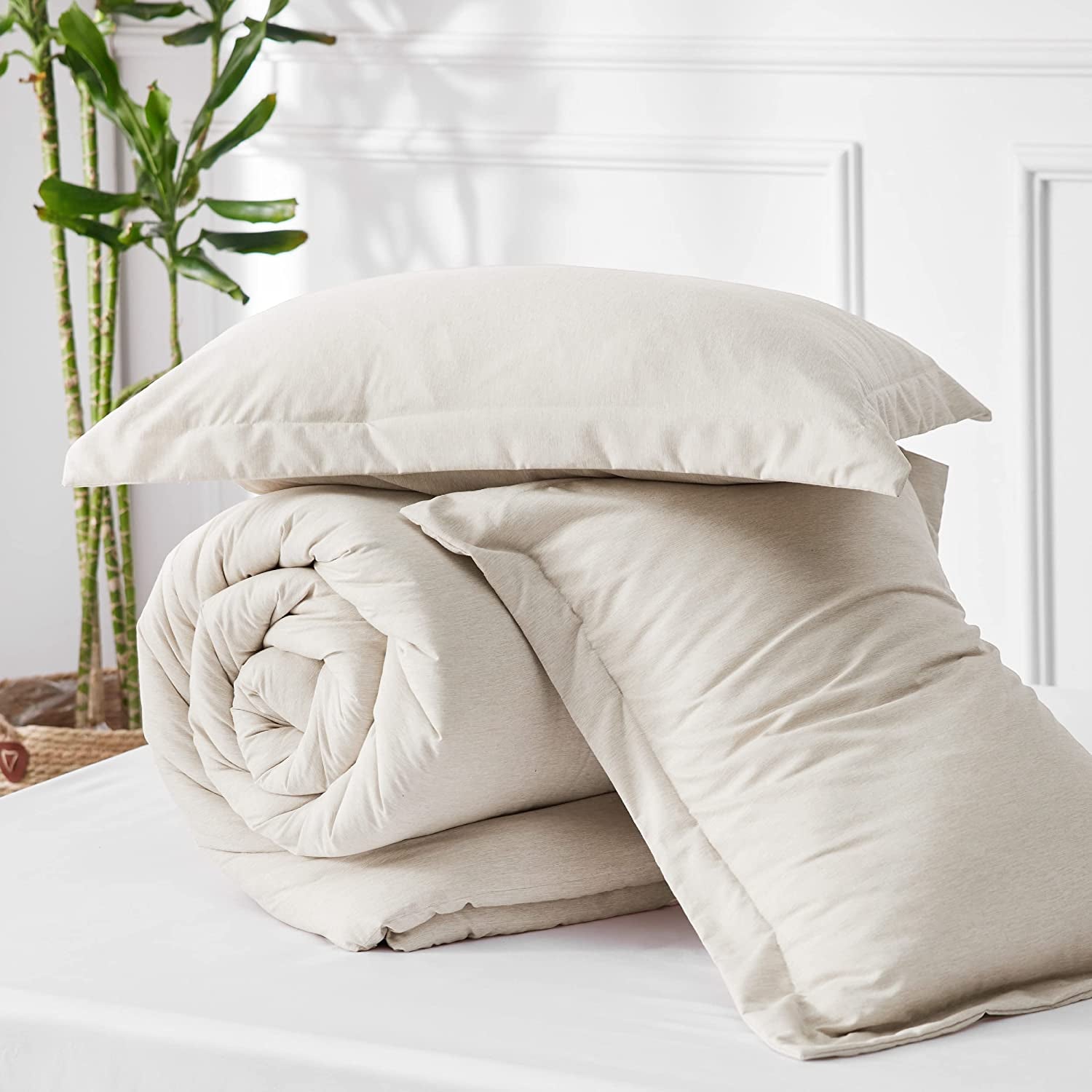 Bedsure Queen Comforter Set - Beige Comforter Queen Size, Soft Bedding for All Seasons, Cationic Dyed Bedding Set, 3 Pieces, 1 Comforter (88"X88") and 2 Pillow Shams (20"X26"+2")