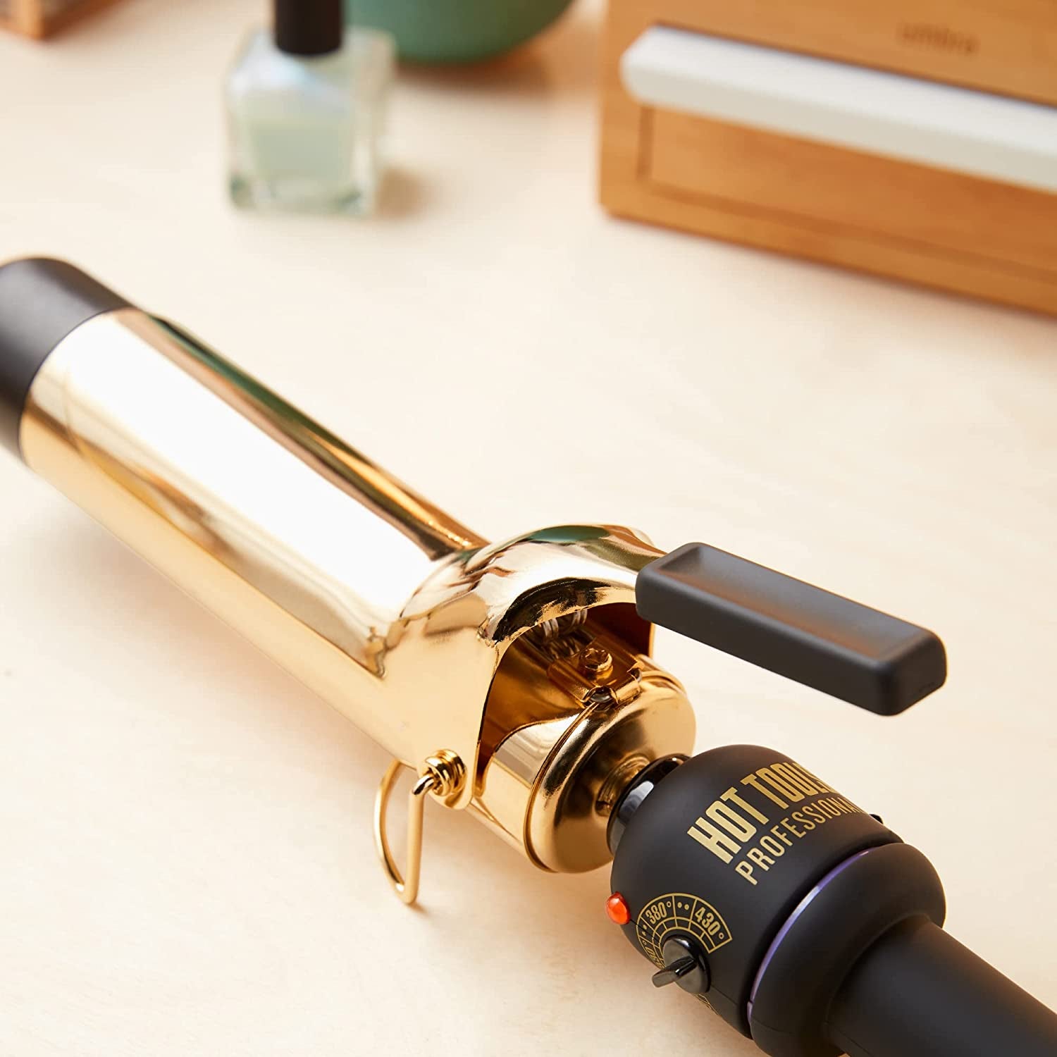 Hot Tools Pro Artist 24K Gold Curling Iron | Long Lasting, Defined Curls (1-1/2 In)