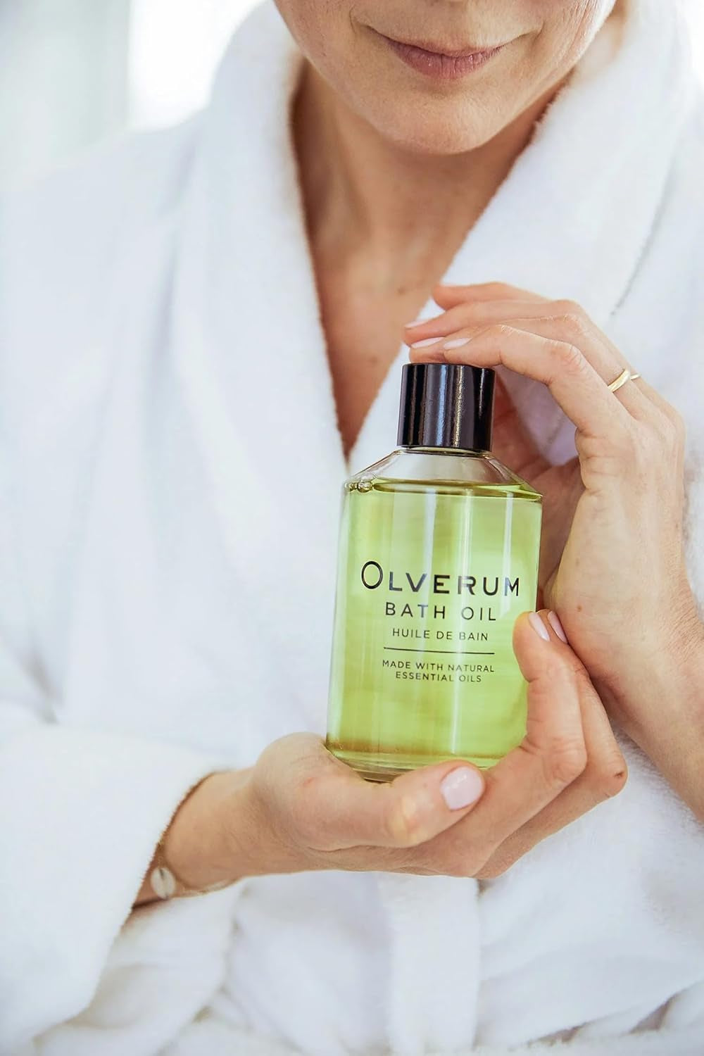 Olverum Bath Oil Luxury Aromatic Soak with Natural Essential Oils for Deep Relaxation 8.5 fl oz 250 ml