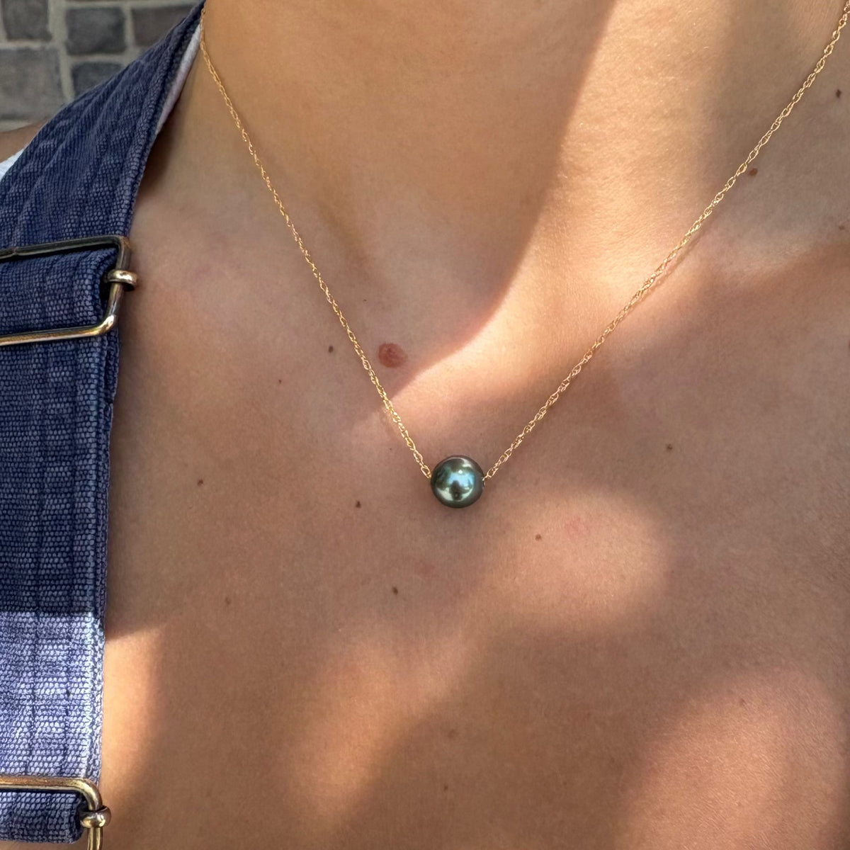 Floating Tahitian pearl necklace, one cultured pearl suspended on a fine chain