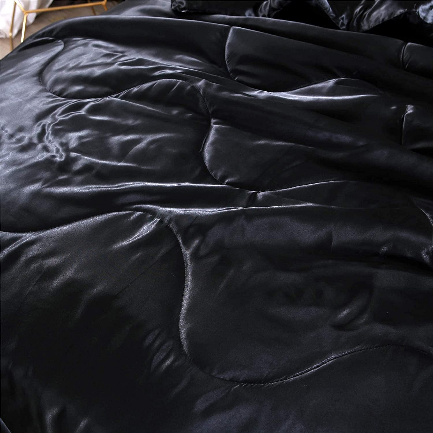 Satin Silky Soft Quilt Luxury Super Soft Microfiber Bedding Thin Comforter Set Full/Queen, Light Weighted (Black, Queen(88-By-88-Inches))