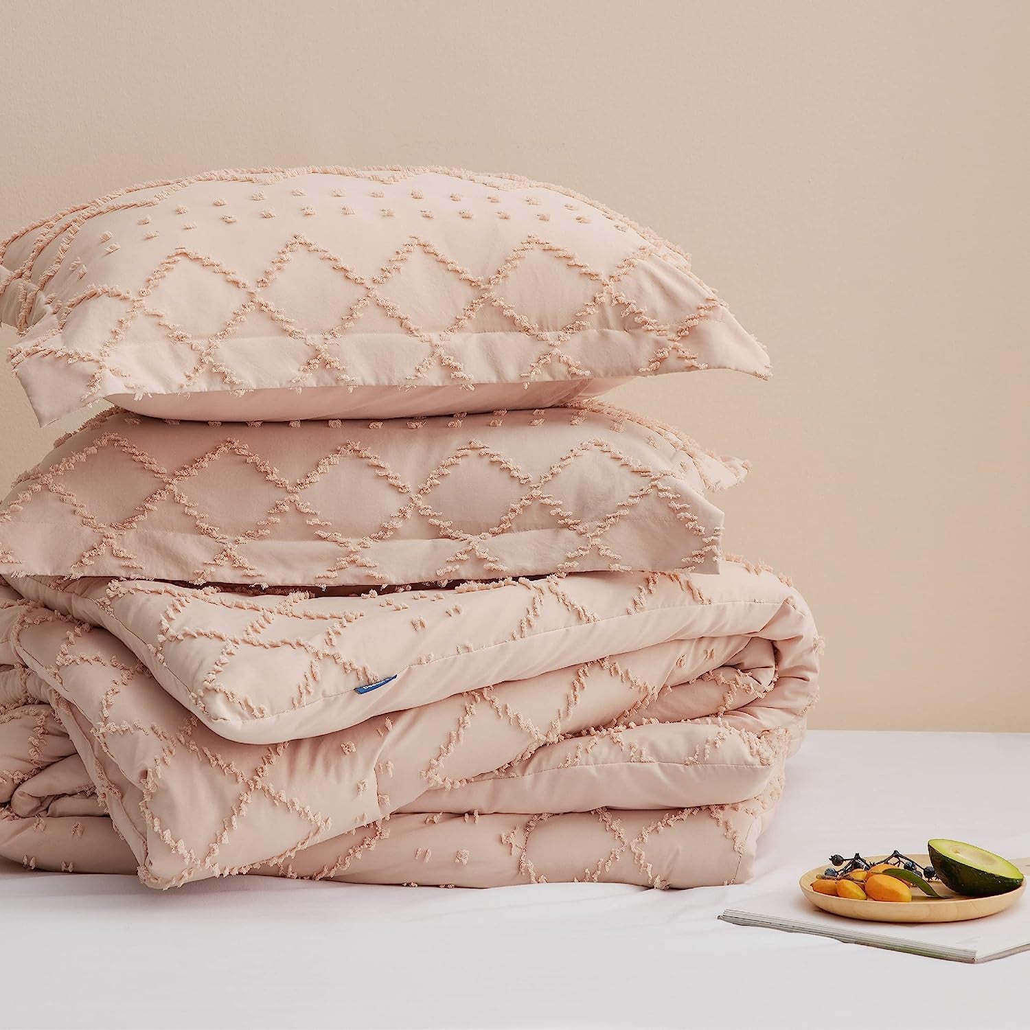 Bedsure Boho Comforter Set Queen - Coral Pink Tufted Shabby Chic Bedding Comforter Set for All Seasons, 3 Pieces Western Comforter Set, Farmhouse Modern Bed Set, Spring Bedding for Women Men Girls