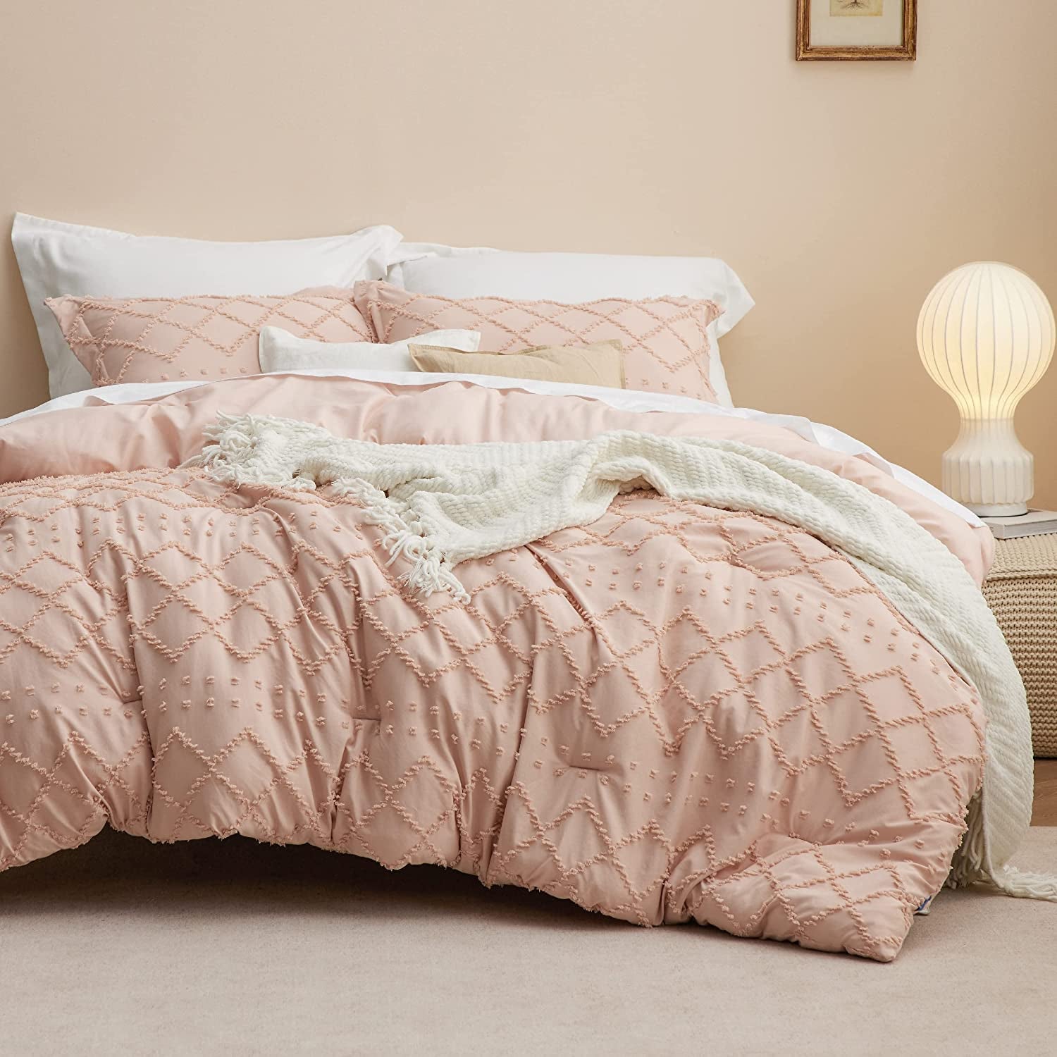 Bedsure Boho Comforter Set Queen - Coral Pink Tufted Shabby Chic Bedding Comforter Set for All Seasons, 3 Pieces Western Comforter Set, Farmhouse Modern Bed Set, Spring Bedding for Women Men Girls